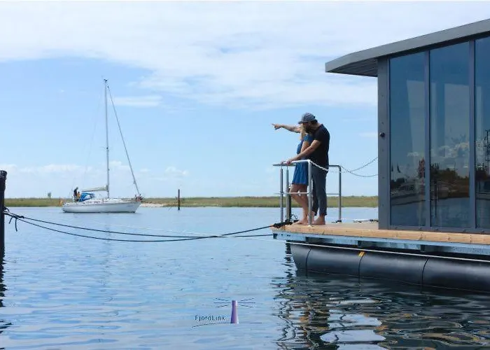 Botel Hausboot Fjord Stella - Solarboot Mit Biosauna In *