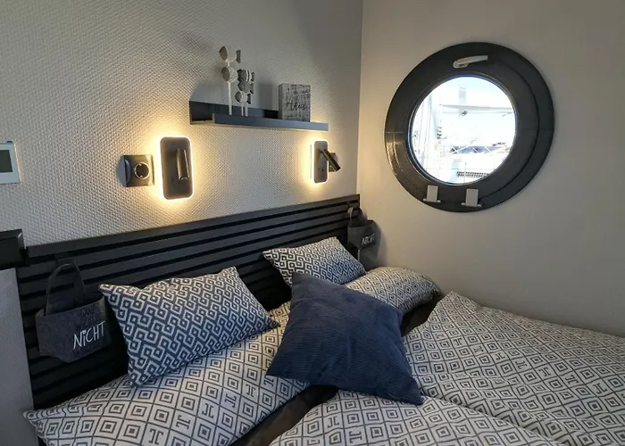 Botel Hausboot Fjord Stella - Solarboot Mit Biosauna In