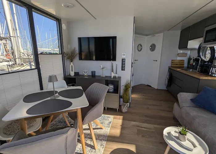 Hausboot Fjord Stella - Solarboot Mit Biosauna In Botel