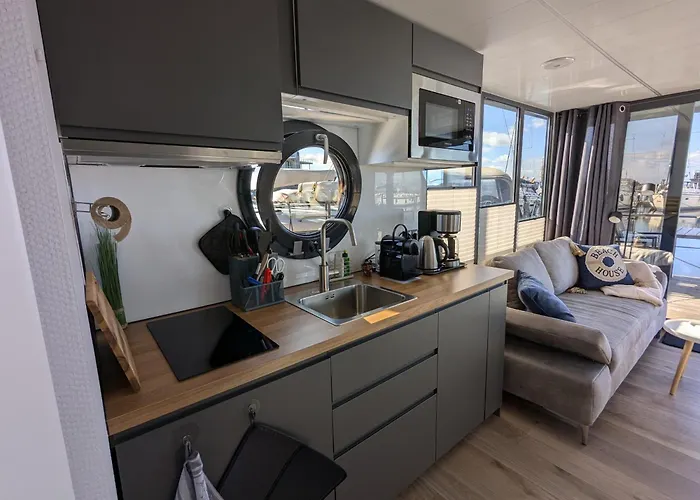 Hausboot Fjord Stella - Solarboot Mit Biosauna In Botel